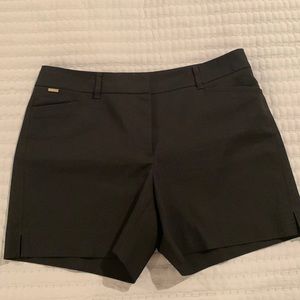 White House Black Market 5” Short. NWOT size 4